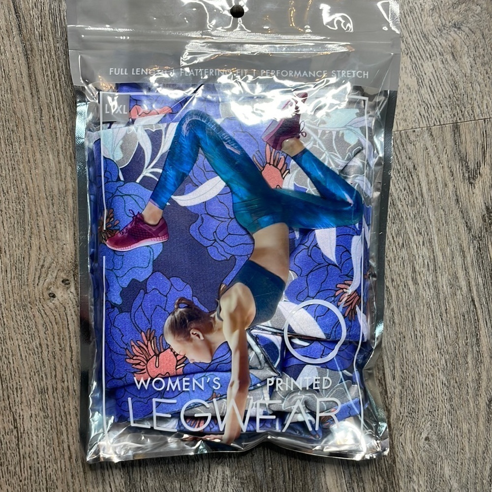 NWT Women’s Activewear Leggings Printed LegWear, size L/XL